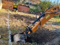 Excavación del terreno para piscina de obra.