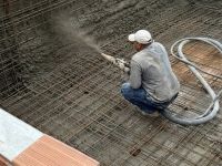 Gunitado de hormigón proyectado para vaso de piscina de obra.